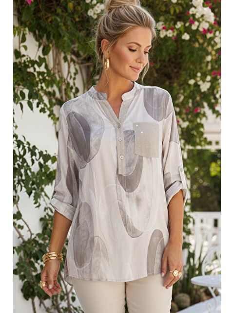 Chiccy İtalyan Beyaz Hakim Yaka Düğmeli 3/4 Kol Geometrik Desenli Pullu Cepli Casual Viskon Bluz 75 60 - S000508019-20063