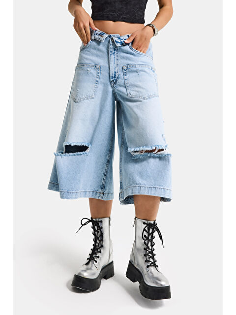 It's Basic Kadın Mavi 12s6-3 Süper Baggy Fit Kemer Detaylı Maxi Boy Denim Şort