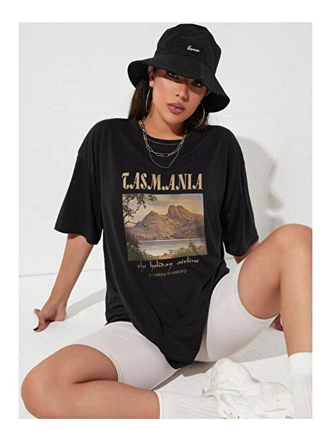 Trendseninle Kadın Siyah Tasmania Baskılı Oversize Tişört - S000116566-19351