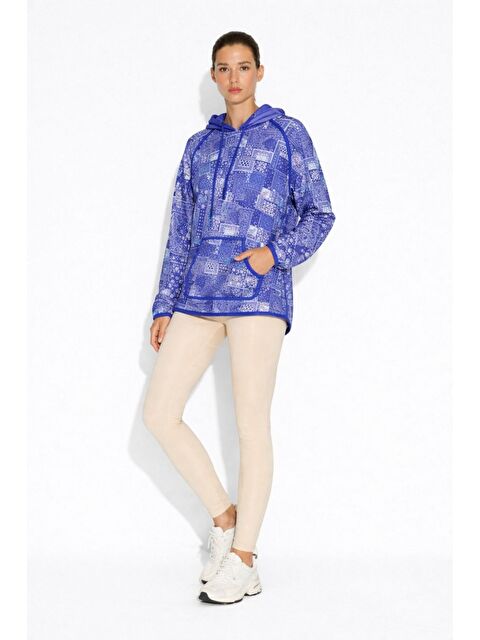 Mizalle Saks Mavi Etnik Desenli Kanguru Cepli Sweatshirt