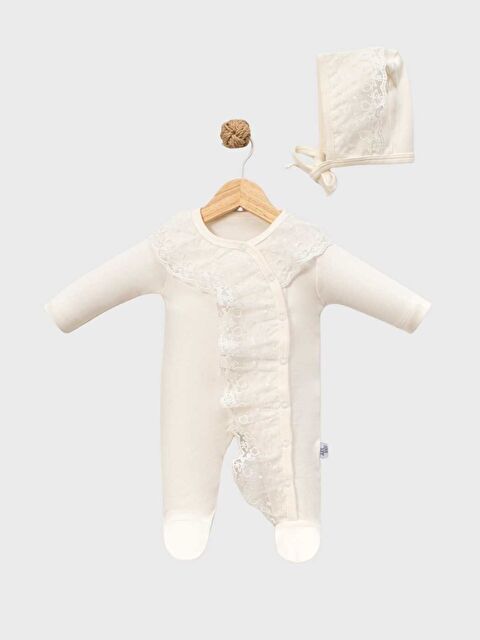 Jijek Kız Bebek Ekru Dantelli Tulum Şapkalı 2’li Set – Pamuklu Hastane Çıkışı Uzun Kollu Ayaklı Tulum - S000531262-19965