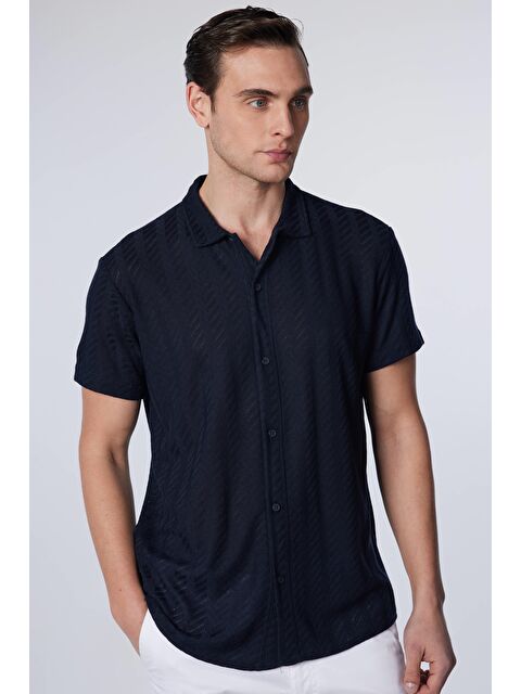 TUDORS Slim Fit Kısa Kollu Dar Kesim Nefes Alan  Örme Doku Armür Desenli Yazlık Lacivert Erkek Gömlek
