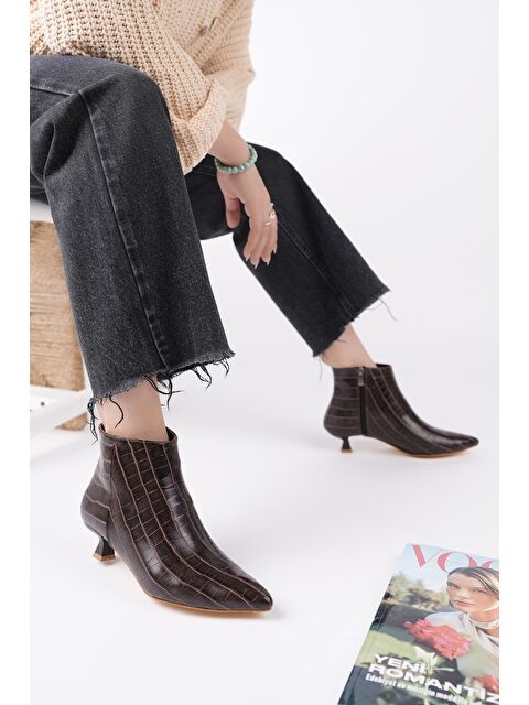 Muggo ÇAÇA Kroko Desenli Sivri Burun İnce Topuklu Fermuarlı Kadın Bot - S000441695-19413