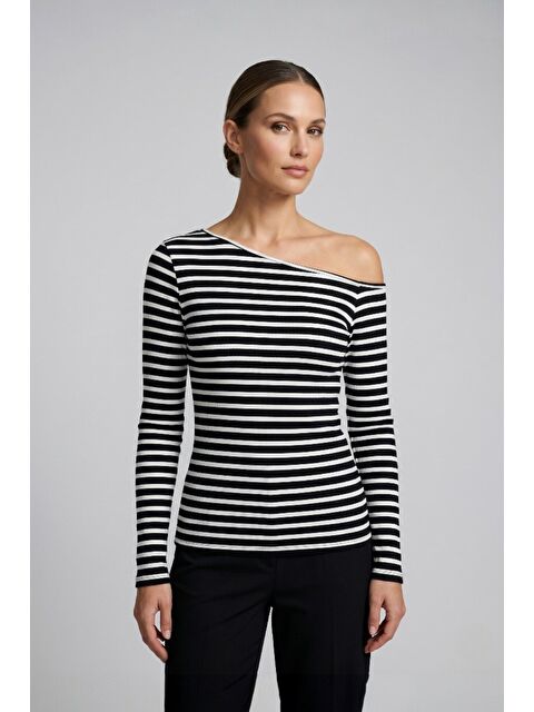 MİSS DÜNYA LİSSA Premium Soft Seri Vücuda Oturan Siyah Beyaz Çizgili Kayık Yaka Örme Bluz
