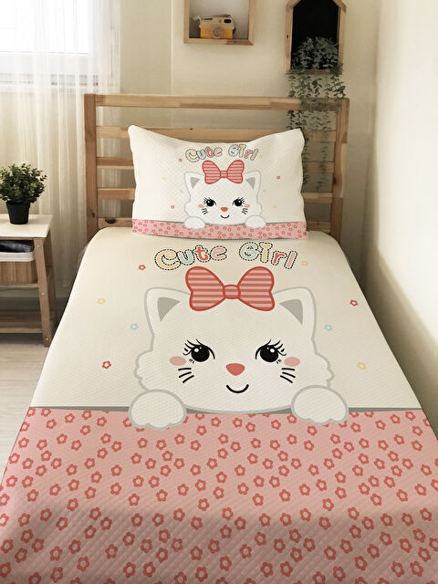 Evmila Sevimli Kedi Desenli Çocuk Pike Takımı - 160x220 Cm Pike 50x70 Cm Yastık Kılıfı - S000492224-23173