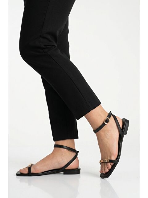 Ayakmod Siyah Hafif İnce Tabanlı Kadın Sandalet 513106 Z