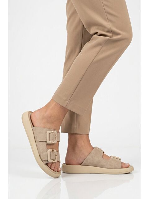 Ayakmod Bej Süet Çift Bantlı Hafif Kadın Terlik 513089 Z