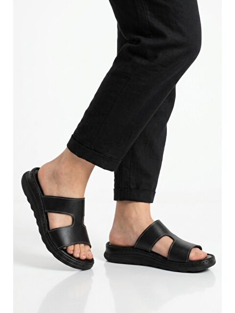 Ayakmod Siyah Hafif Yumuşak Tabanlı Kadın Terlik 673644 Z