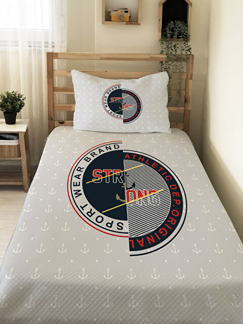 Evmila Sport Wear Desenli Çocuk Pike Takımı - 160x220 Cm Pike 50x70 Cm Yastık Kılıfı - S000492222-23173