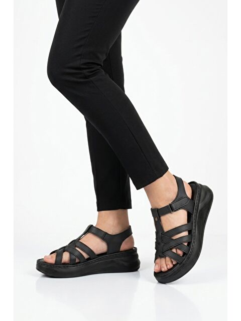 Ayakmod Siyah Yumuşak Tabanlı Kadın Topuklu Sandalet 492113 Z