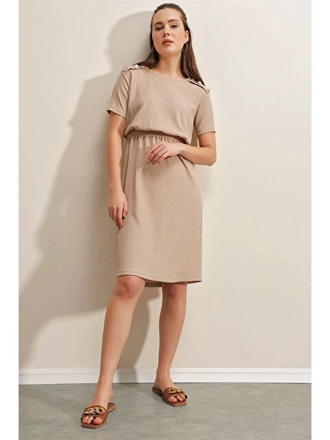 Hazelin Kadın Bej Elastik Bel Düğme Detaylı Rahat Örme Elbise - S000122906-19928