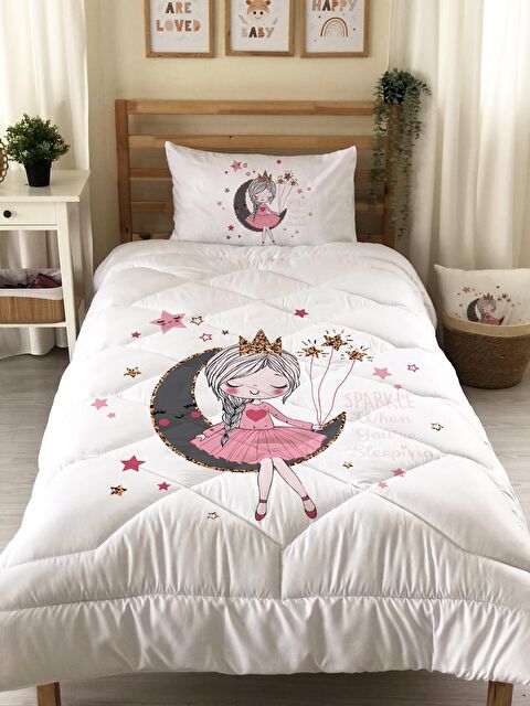 Evmila Ayda Oturan Kız DesenliKapitone Yorgan,Dekoratif Yatak Örtüsü - Çift Taraf Baskılı - S000054079-20063