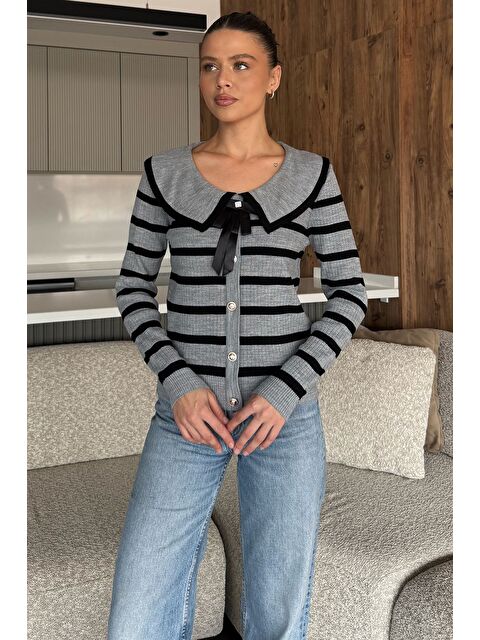 Gülseli Fiyonklu Sahte Düğmeli Triko Bluz (s,m,l Uyumludur) - S000445321-20600