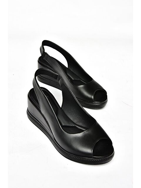 Fox Shoes S6743070 Siyah Kadın Sandalet - S000152408-19351