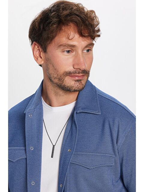 TUDORS Erkek Relax Fit Rahat Kesim Çift Cepli Örme İndigo Apaş Yaka Gömlek
