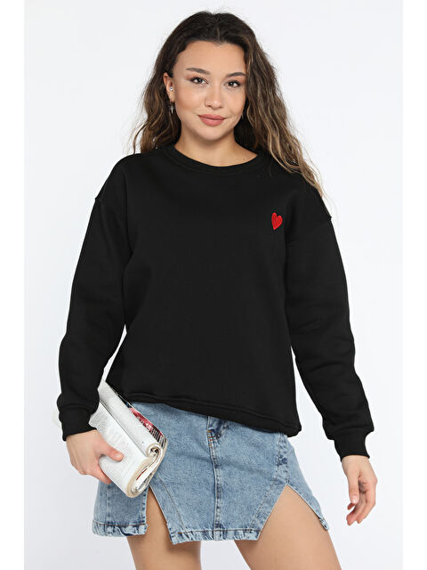 Gülseli Kadın Bisiklet Yaka Kalp Nakışlı Şardonlu Sweatshirt - S000311817-19351