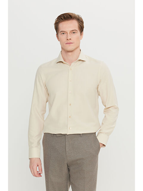 Altınyıldız Classics Erkek Bej Pamuklu Oxford Tailored Slim Fit Dar Kesim Küçük İtalyan Yaka Armürlü Gömlek