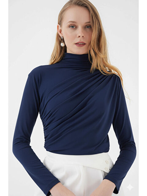 Hazelin Kadın Lacivert Büzgü Detay Balıkçı Yaka Sandy Bluz HZL25W-BD19251 - S000338058-21164
