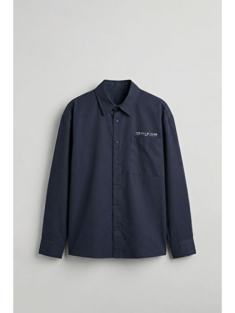 Abluka Online Erkek Oversize Yazı Baskılı Uzun Kollu Cepli Gömlek Lacivert