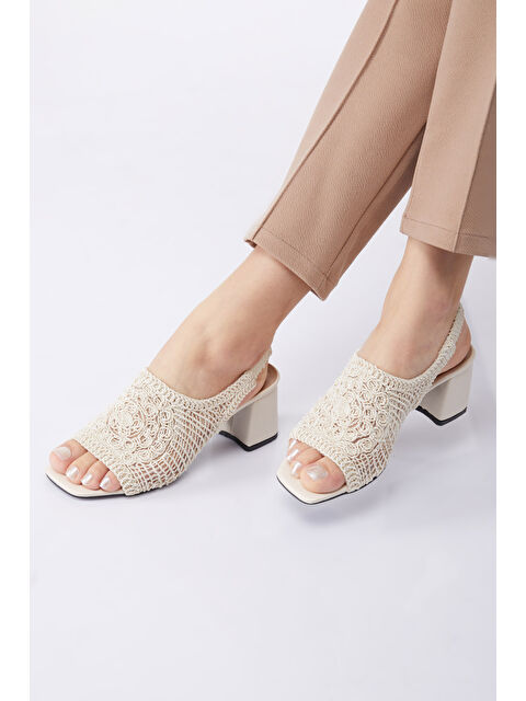Tofisa Kadın Krem Topuklu Nakışlı Sandelet - 27154 - S000390114-19966