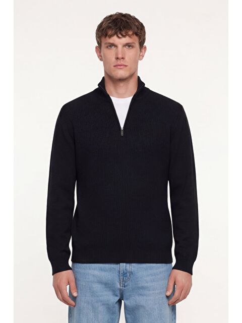 Sabri Özel Erkek Siyah Normal Kesim Regular Fit Yünlü Fermuarlı Dik Yaka Triko Kazak