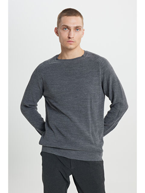 AC&Co / Altınyıldız Classics Erkek Antrasit-Melanj Standart Fit Normal Kesim Bisiklet Yaka Desenli Triko Kazak - S000394513-29666