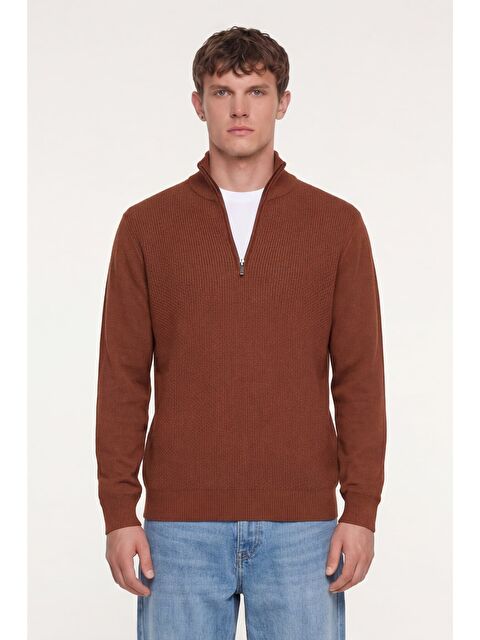 Sabri Özel Erkek Kiremit Normal Kesim Regular Fit Yünlü Fermuarlı Dik Yaka Triko Kazak