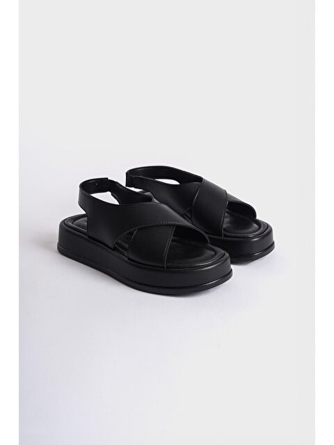 Capone Outfitters Dolgu Topuklu Çapraz Bantlı Kadın Sandalet - S000158316-19351
