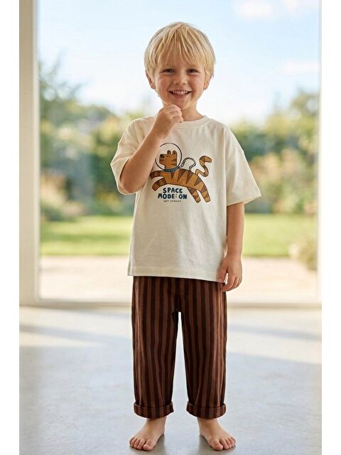 Monila Erkek Çocuk Pamuklu Ekru Baskılı T-Shirt Ve Çizgili Jogger Pantolon Takım - S000529322-19965