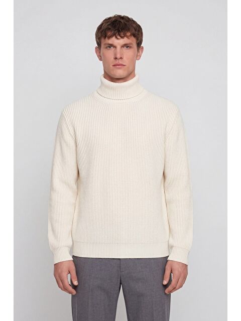 Sabri Özel Giotelli Erkek Ekru Selanik Örgü Tam Balıkçı Yaka Regular Fit Triko Kazak