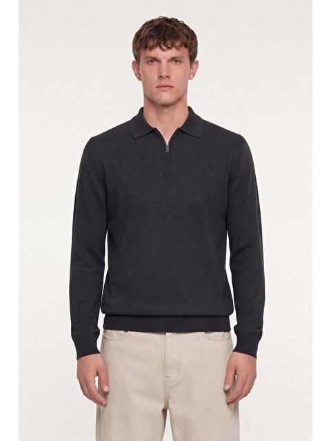 Sabri Özel Erkek Antrasit Normal Kesim Regular Fit Yünlü Düz Fermuarlı Polo Yaka Triko Kazak