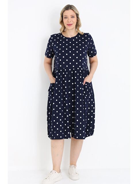 Intensive Kadın Lacivert Puantiyeli Büyük Beden Cepli Düğmeli Pamuklu Büyük Beden Kısa Kollu Elbise