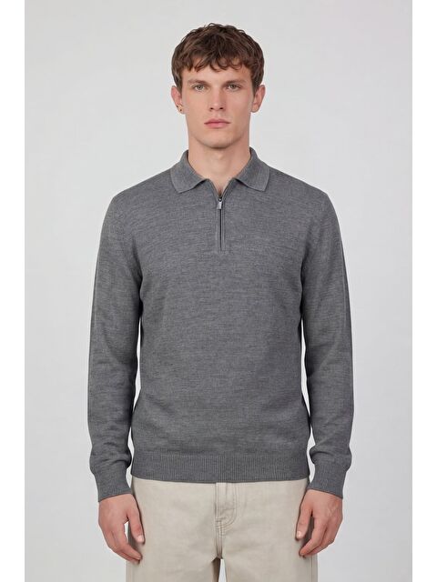 Sabri Özel Erkek Gri Normal Kesim Regular Fit Yünlü Düz Fermuarlı Polo Yaka Triko Kazak