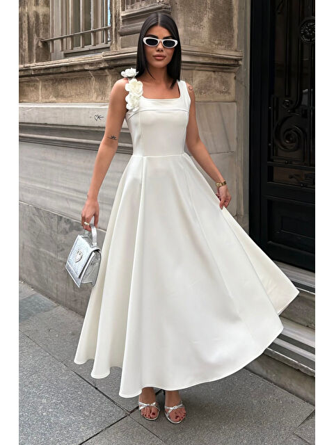 Lafaba Kadın Beyaz Kare Yaka Çiçek Detay Kloş Midi Elbise