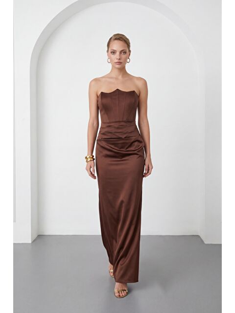 Lafaba Kadın Kahverengi Dar Kalıp Straplez Yaka Beli Drapeli Saten Abiye Elbise