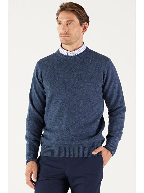 AC&Co / Altınyıldız Classics Erkek Havacı Mavi Standart Fit Normal Kesim Bisiklet Yaka Jakarlı Triko Kazak