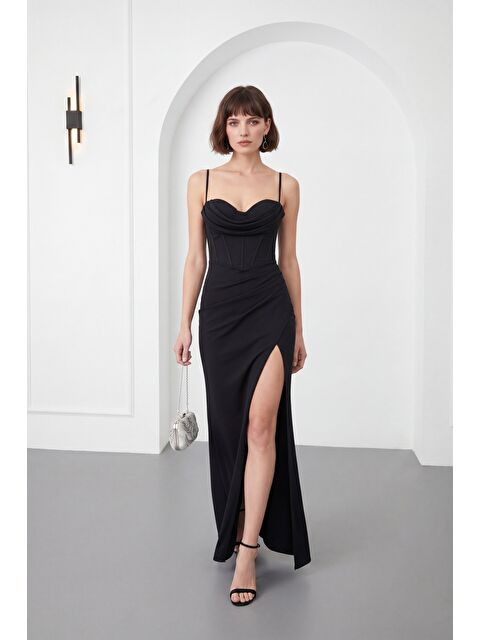 Lafaba Kadın Siyah Sırt Dekolteki Yırtmaçlı Uzun Davet Elbisesi