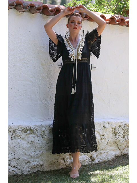 Chiccy İtalyan Siyah V Yaka Dantelli Kol Astarlı Dantelli Püskül Detaylı Casual Dokuma Elbise 136 55 - S000469012-19351
