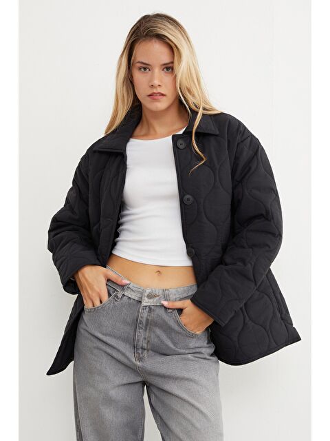 Fullamoda Su Yolu Desenli Kapitone Oversize Düğmeli Mont - S000440862-19351