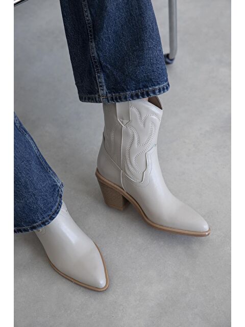 Straswans Hadley Kadın Kırışık Deri Topuklu Bot Bej - S000512903-19928