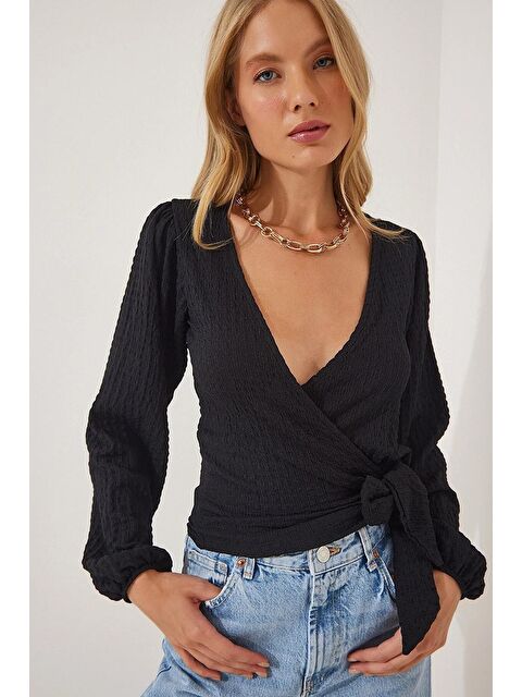 Hazelin Kadın Siyah Dokulu Anvelop Yaka Kuşaklı Trend Rahat Örme Bluz HZL23W-BD104411 - S000032448-19351