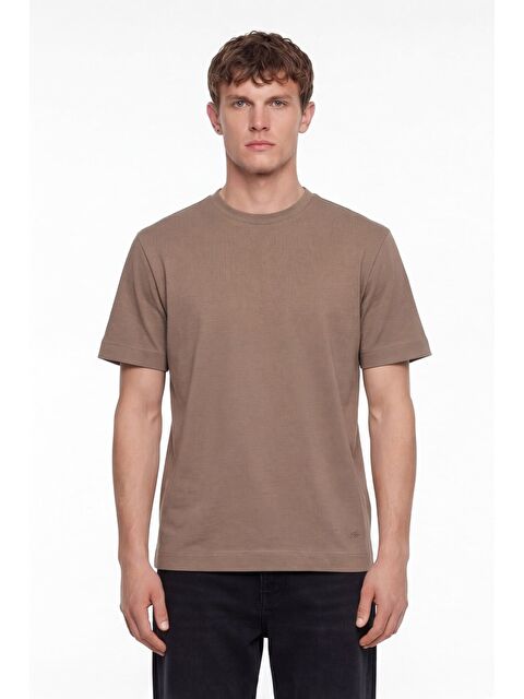 Sabri Özel Erkek Taba Normal Kesim Regular Fit %100 Pamuk Dokuma Bisiklet Yaka Basic T-Shirt