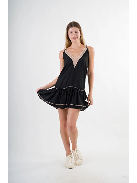 Hazelin Kadın Siyah V Yaka İp Askılı Eteği Pileli Güpür Detaylı Elbise HZL24S-YY244 - S000443030-19351