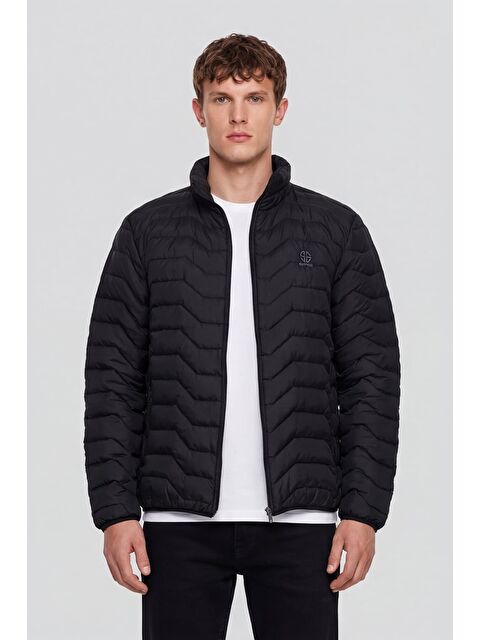 Sabri Özel Erkek Siyah Normal Kesim Regular Fit Dik Yaka Fermuarlı Mont