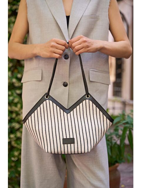 MADAMRA Fermuarlı Fular Detaylı Tote Çanta Siyah - S000210540-19351