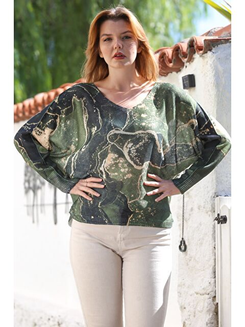 Chiccy İtalyan Koyu Yeşil V Yaka Yarasa Kol Dijital Baskılı Casual Triko Bluz 65 70 - S000469035-19416