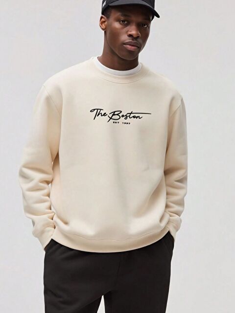 Trendseninle Erkek Bej Özel The Boston Baskılı Oversize Bisiklet Yaka Uzun Kollu Sweatshirt - S000481011-19928