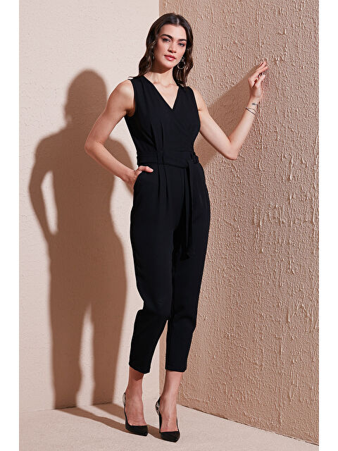 Lela Slim Fit Düz Paça Kruvaze Yaka Kemerli Kadın Tulum 6783626 - S000358150-19351