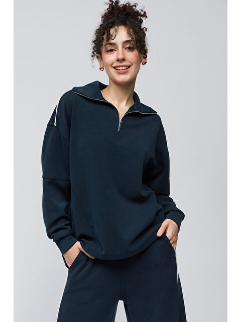 Dexia Lugo   Tek Biyeli Oversize Yakası Fermuar Detaylı Önü Kısa Arkası Uzun Modal Sweatshirt   Lacivert - S000352878-21164