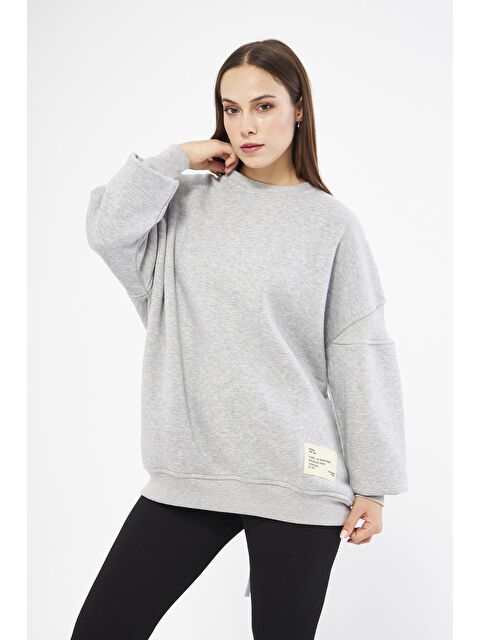 Chandraswear Gri Kadın Oversize Sırt Fermuarlı Sweatshirt - Fame - S000115130-20600